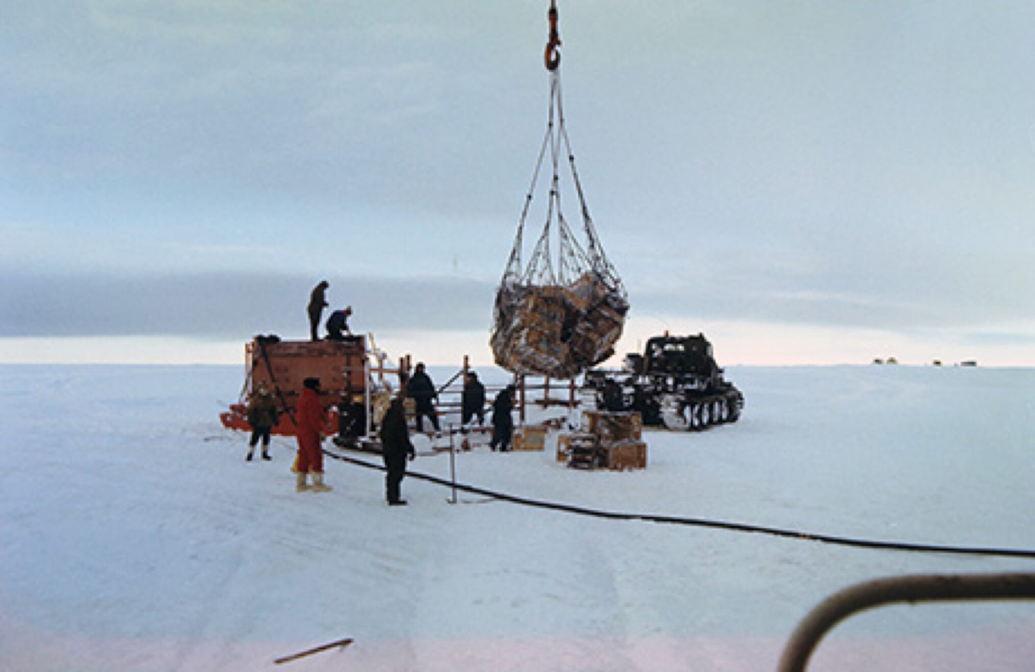 Eiskalt vereint. Die Geschichte der letzten DDR- Antarktisexpedition – IMG-126 Eiskalt vereint. Die Geschichte der letzten DDR- Antarktisexpedition